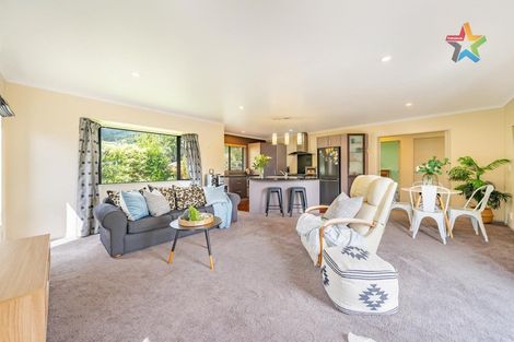 Photo of property in 5 Maru Street, Stokes Valley, Lower Hutt, 5019