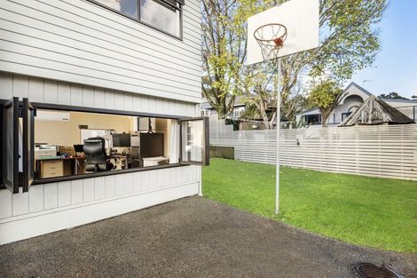 Photo of property in 1/20 Coroglen Avenue, Birkenhead, Auckland, 0626