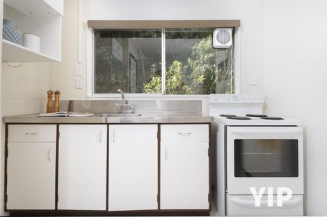 Photo of property in 2/15 Bloomsbury Grove, Newlands, Wellington, 6037