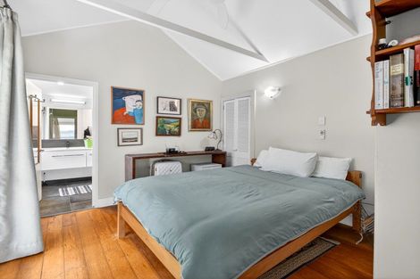 Photo of property in 8 Robertson Street, Russell, 0202