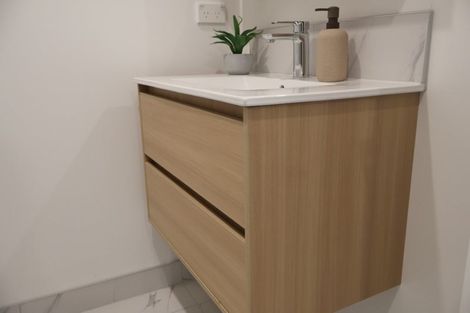 Photo of property in 2/23 Awaroa Road, Sunnyvale, Auckland, 0612