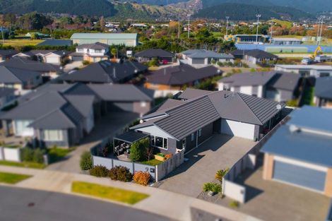 Photo of property in 9 Bridford Way, Paraparaumu, 5032