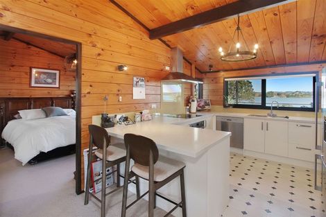 Photo of property in 100 Wharf Road, Clarks Beach, Pukekohe, 2679