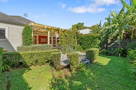 Photo of property in 76 Mount Smart Road, Onehunga, Auckland, 1061