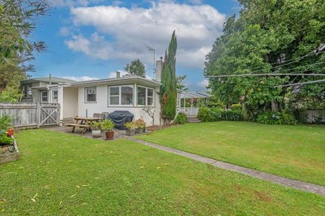Photo of property in 15 Surrey Crescent, Hokowhitu, Palmerston North, 4410