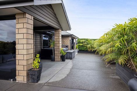 Photo of property in 17 Wentworth Lane, Waiwhakaiho, New Plymouth, 4312