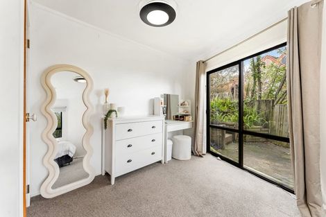 Photo of property in 73 Roberts Road, Matakatia, Whangaparaoa, 0930