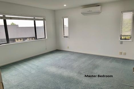 Photo of property in 2/90 Pupuke Road, Hillcrest, Auckland, 0627
