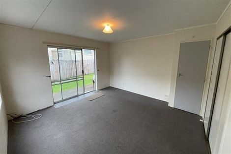 Photo of property in 31 Cumberland Street, Merrilands, New Plymouth, 4312