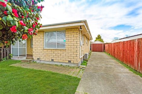 Photo of property in 2/7 Fenmere Place, Burwood, Christchurch, 8083