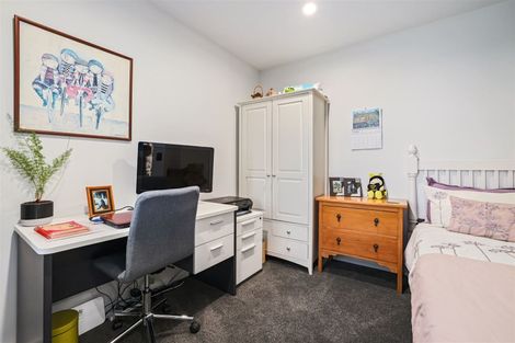 Photo of property in 15 Luxton Place, Mount Pleasant, Christchurch, 8081