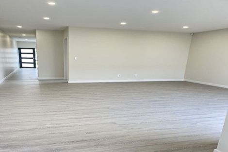 Photo of property in 21 Morus Road, Massey, Auckland, 0614