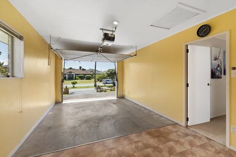 Photo of property in 196 Lakeside Drive, Orewa, 0931