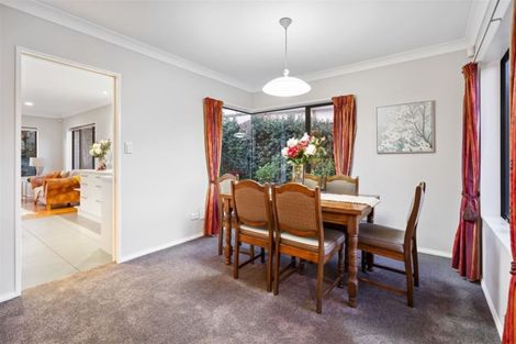 Photo of property in 15 Sandalwood Place, Somerville, Auckland, 2014