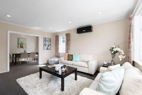 Photo of property in 16 Kereru Bend, Tawa, Wellington, 5028