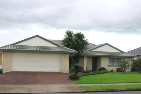 Photo of property in 16 Maghera Drive, East Tamaki Heights, Auckland, 2016