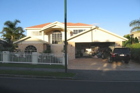 Photo of property in 10 Kahala Place, West Harbour, Auckland, 0618