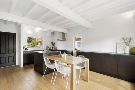 Photo of property in 2/5 Eversleigh Road, Belmont, Auckland, 0622