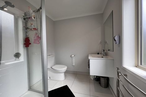 Photo of property in 30 Opouatu Avenue, Glenbrook, 2681