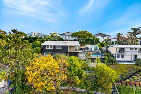 Photo of property in 17 Spencer Road, Hospital Hill, Napier, 4110