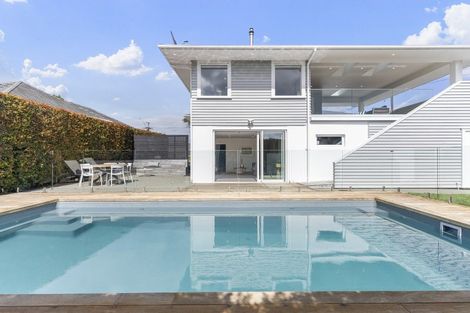 Photo of property in 87 Sylvan Avenue, Northcote, Auckland, 0627