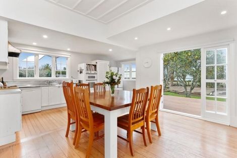 Photo of property in 29 Taupaki Road, Taupaki, Henderson, 0782