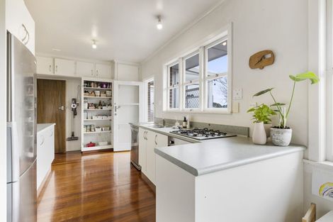 Photo of property in 58 Yeovil Road, Te Atatu Peninsula, Auckland, 0610