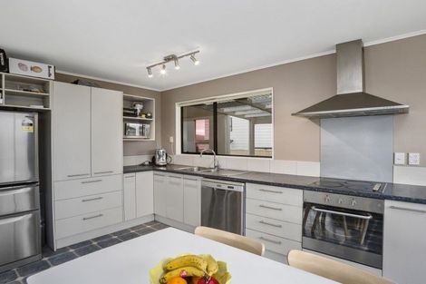 Photo of property in 10 Mossburn Grove, Kelson, Lower Hutt, 5010