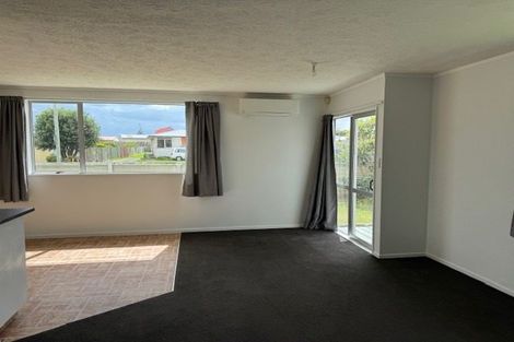 Photo of property in 24 Raupo Street, Castlecliff, Whanganui, 4501