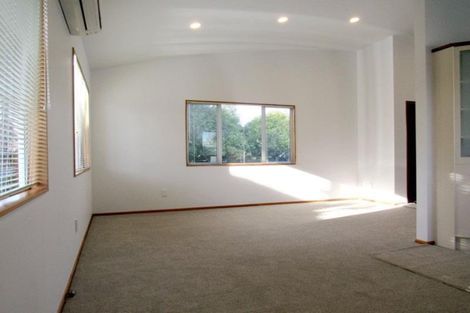 Photo of property in 1070 Beach Road, Torbay, Auckland, 0630