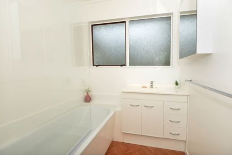 Photo of property in 1 Curlew Place, One Tree Point, 0118