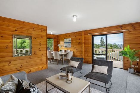 Photo of property in 2/16 Laurina Road, Sunnynook, Auckland, 0620