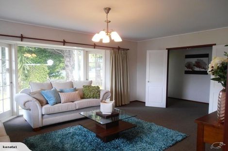 Photo of property in 1 Miltonia Avenue, Te Atatu South, Auckland, 0610