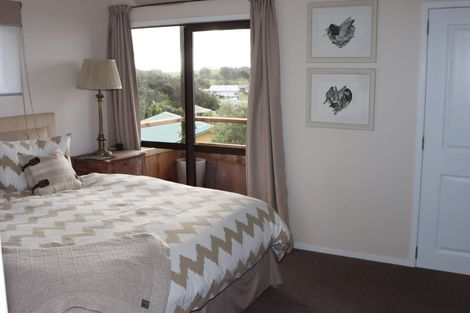 Photo of property in 26 Bay View Road, Cable Bay, 0420