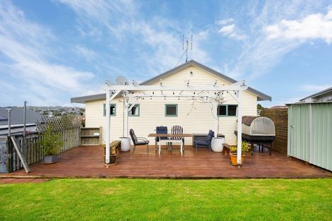 Photo of property in 16 Tamatea Drive, Snells Beach, 0920