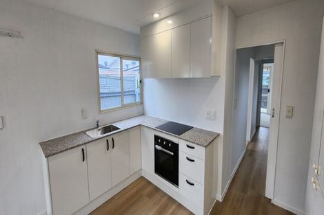 Photo of property in 9 Mahoe Street, Strandon, New Plymouth, 4312