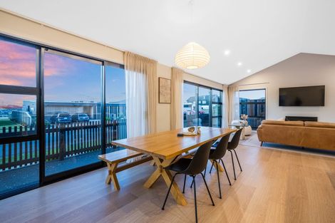 Photo of property in 75 Queen Charlotte Drive, Aotea, Porirua, 5024
