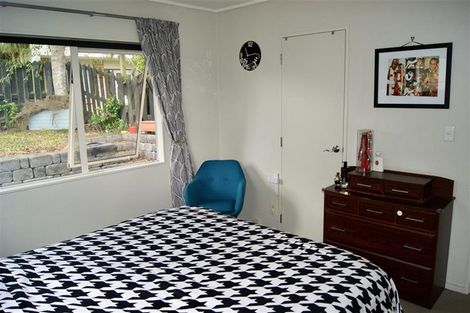 Photo of property in 1/44 Barbados Drive, Unsworth Heights, Auckland, 0632
