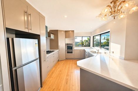 Photo of property in 2 Mellons Bay Road, Howick, Auckland, 2014