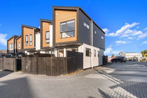 Photo of property in 1 Red Arches Road, Henderson, Auckland, 0610
