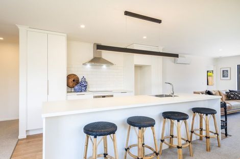 Photo of property in 8 Oakmont Crescent, Waiwhakaiho, New Plymouth, 4312