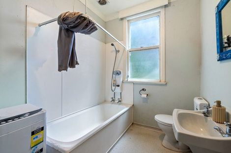 Photo of property in 25 Sutherland Crescent, Melrose, Wellington, 6023