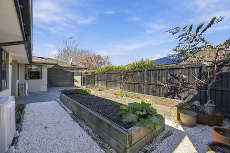 Photo of property in 40 Willowview Drive, Redwood, Christchurch, 8051