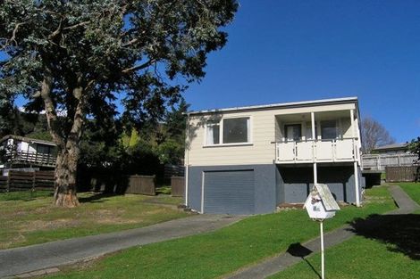 Photo of property in 40 Edelweiss Grove, Timberlea, Upper Hutt, 5018
