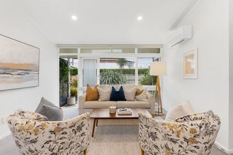 Photo of property in 3/6 North Avenue, Narrow Neck, Auckland, 0624