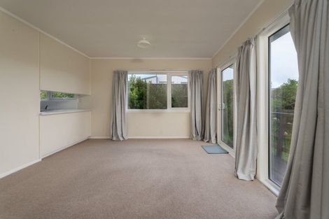Photo of property in 9 Chetwode Grove, Newlands, Wellington, 6037