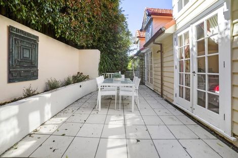 Photo of property in 5a Raroa Road, Kelburn, Wellington, 6012