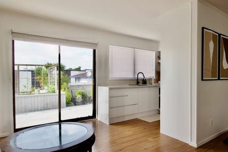 Photo of property in 5 Ngatoa Place, Glenfield, Auckland, 0629