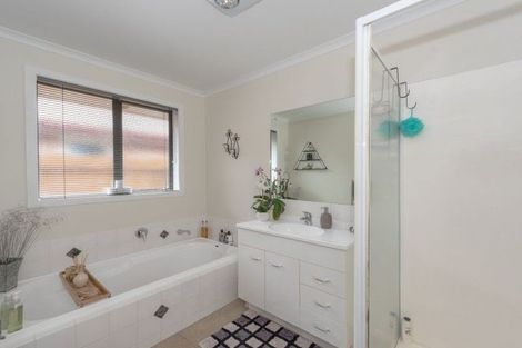 Photo of property in 64 Nielsen Gardens, Rototuna, Hamilton, 3210