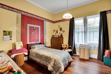 Photo of property in 18 Mills Street, Eltham, 4322